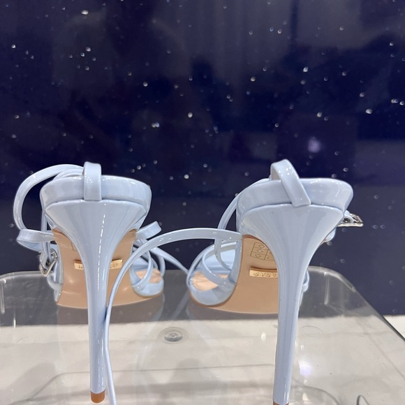 Baby Blue Pointy Toe Heels - Picture 3 of 3